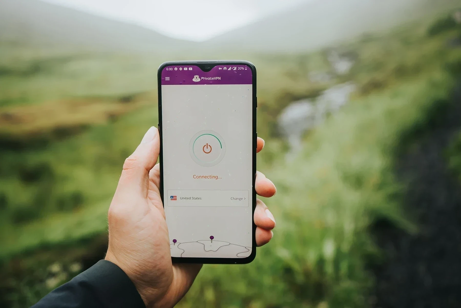 # 使用 VPN 的六个理由及你为什么需要使用它  1. **提升隐私与安全性** 
 VPN 可以加密你的网路连接，保护你在公共 Wi-Fi 上的资讯不被窃取，增加上网时的隐私安全。  2. **绕过地理限制** 
 使用 VPN 可以让你轻松地访问那些在你所在国家或地区被限制的内容，如特定的影片、网站或应用程式。  3. **防止网路监控** 
 VPN 可以隐藏你的IP地址，避免你的上网活动被ISP或其他监控机构追踪，提高你的上网自由度。  4. **远端访问** 
 对于工作需要，VPN 可让你安全地从远端访问公司内部网路，以便进行办公、查询资料或存取内部资源。  5. **防止带宽限制** 
 某些ISP会限速用户流量，使用VPN则能帮助你绕过这种限制，享受更顺畅的上网体验，特别是在看影片或玩游戏的时候。  6. **避免网路欺诈** 
 VPN 能帮助你隐藏自己的真实地理位置，减少网路诈骗活动的风险，特别是在进行线上交易时。  这些理由显示了使用 VPN 的种种好处，无论是为了安全性、隐私还是便捷访问，选择合适的 VPN 服务都是明智之举。